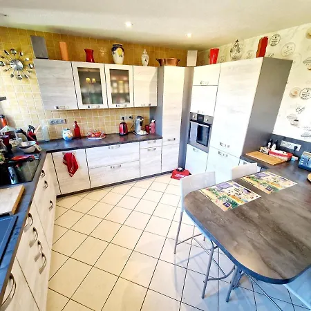 Cozy 2 Bedroom House * Sars-Poteries